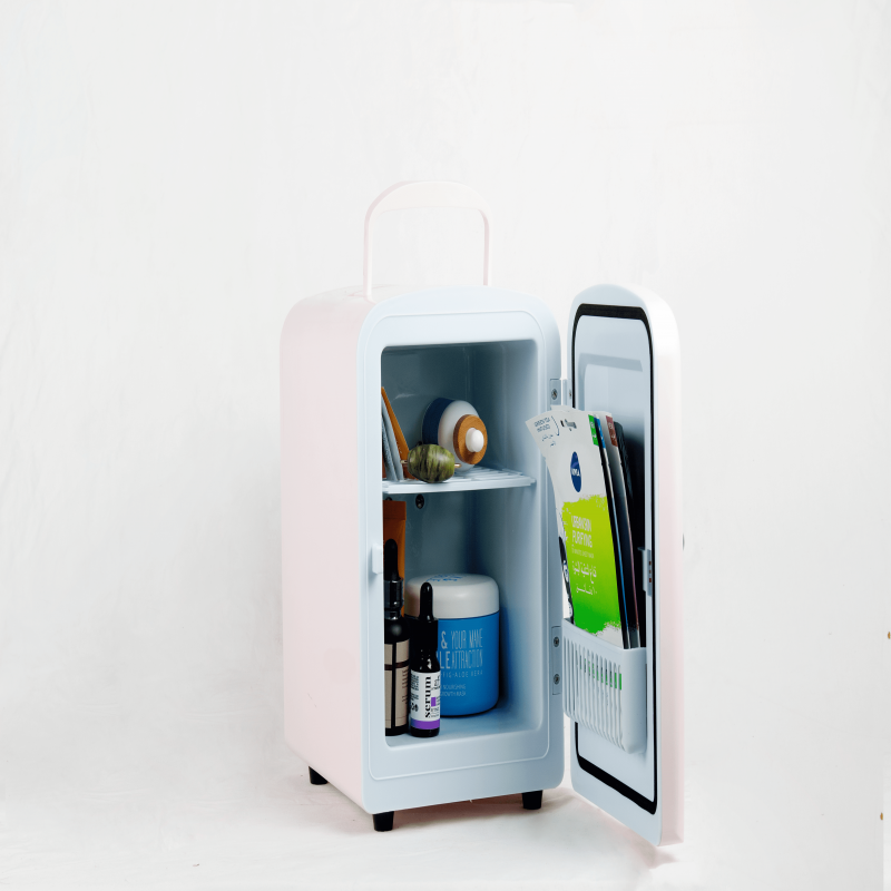 ثلاجة ليتل بينك 4 لتر