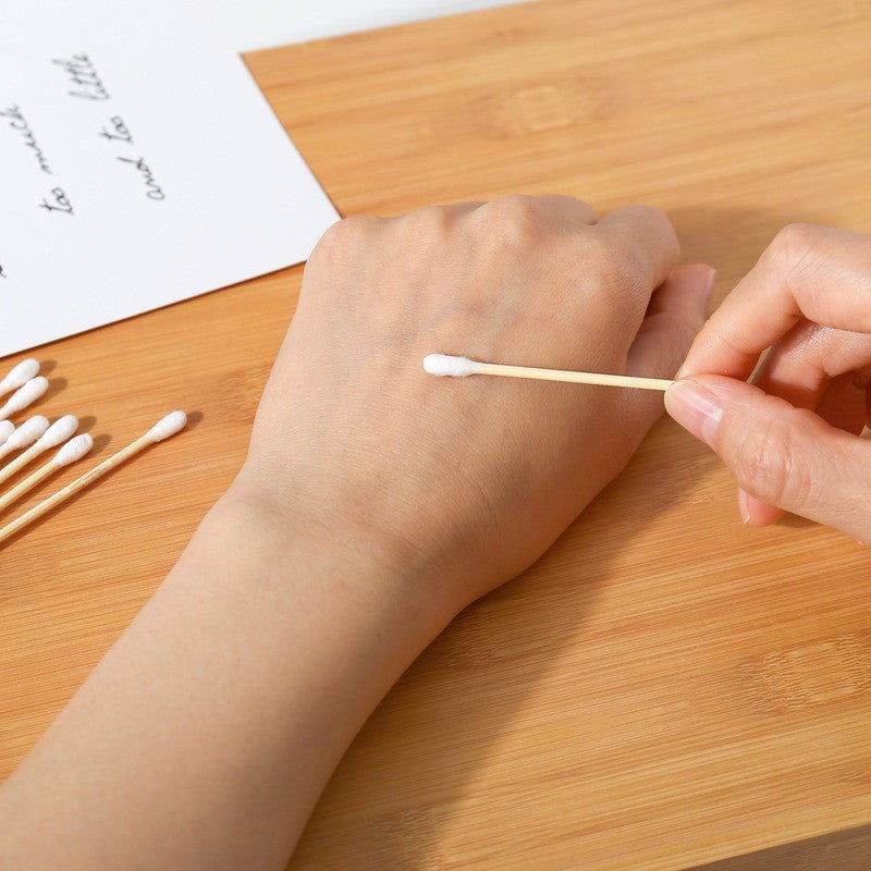 اعواد خشبية للمكياج